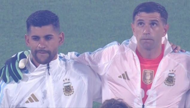 Cuti Romero y Dibu Martínez