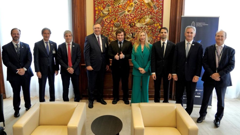 Javier Milei y la comitiva argentina en Paris