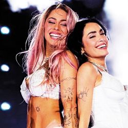 Tras años de rivalidad entre sus fandoms, Lali Espósito y Martina Stoessel sellaron en River una unión artística que dejó atrás la grieta y transformó la vieja división en celebración. | Foto:Cedoc