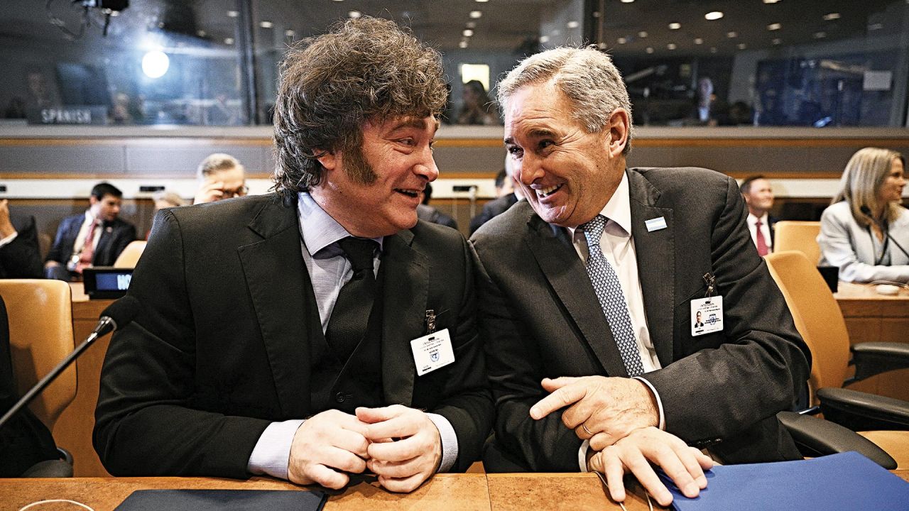 Javier Milei y Pablo Quirno. | Foto:Cedoc.