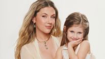 Stephanie Demner junto a su hija Ariana