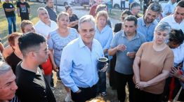 Martin Llaryora tomando mates
