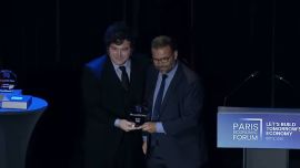 Javier Milei recibió el Premio "economista más influyente" del Foro Económico de París