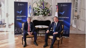 Ministro de Economía, Luis Caputo, y el jefe de Gabinete, Diego Santilli