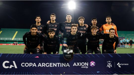 Platense hizo historia: dio el golpe sobre el final, venció 1-0 a Estudiantes y se metió en las semifinales de la Copa Argentina