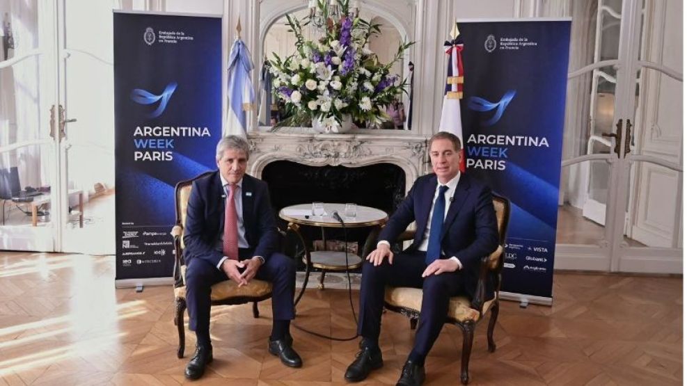 Ministro de Economía, Luis Caputo, y el jefe de Gabinete, Diego Santilli