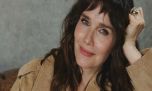Natalia Oreiro marca tendencia con sus tres looks de primavera: flores, plumas y falda