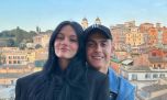 Paulo Dybala y Oriana Sabatini abrieron la puerta de su casa y mostraron su cocina: luces empotradas, asientos de bar y total white
