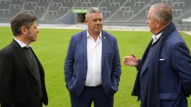Chiqui Tapia posó con Kicillof para mostrar las obras en el Estadio Único de La Plata
