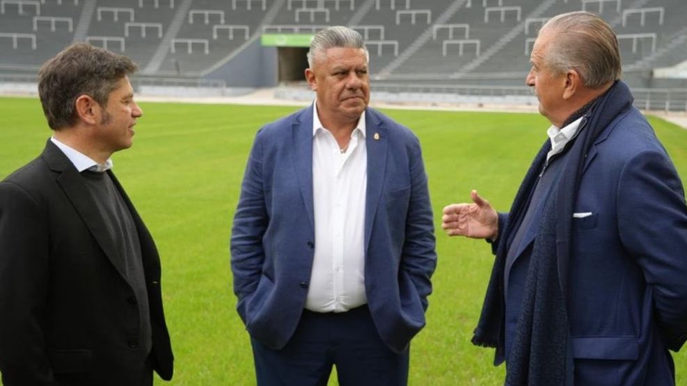Chiqui Tapia con Axel Kicillof en el Estadio Unico de La Plata