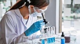041026_mujer_ciencia_medicina_cedoc_g