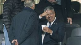 Chiqui Tapia, en el Monumental en el triunfo ante Burkina Faso.