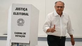 Flávio Bolsonaro tiene más del 50%, pero los resultados cambian cuando se empiecen a computar los datos de los estados del Nordeste