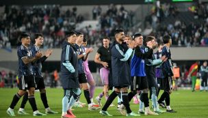 La Selección Argentina saludando al público luego de su triunfo ante Burkina Faso.