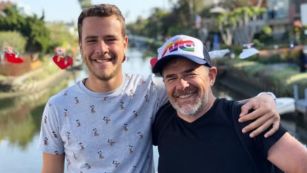 Tadeo junto a su papá, Julián Weich