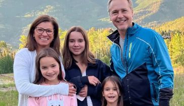 Chad Lowe, Kim Painter y sus hijas Mabel, Fiona y Nixie