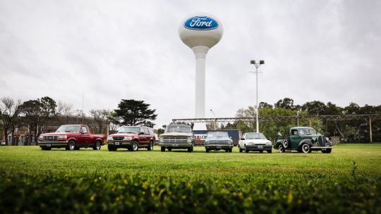 Ford abrió un museo de clásicos en su planta de Pacheco con seis vehículos elegidos entre más de 100