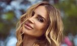 María Vázquez apostó por el estilo boho chic: falda terracota, camisa blanca y accesorios de inspiración ecuestre