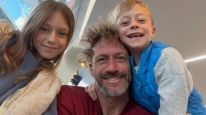 José Meolans junto a sus hijos Felicitas y Lautaro