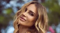 María Vázquez apostó por el estilo boho chic: falda terracota, camisa blanca y accesorios de inspiración ecuestre