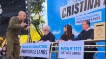  Quiénes son los artistas que montaron una obra contra la "proscripción" de Cristina Kirchner