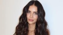 Zaira Nara anticipó el verano con un look mediterráneo y rayas marineras: “Mis días en el este”
