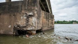 Un remolcador chocó contra el puente Chaco-Corrientes: detectaron daños y reclaman obras