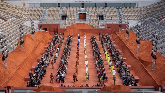 Lacoste Primavera-Verano 2027: el tenis se libera de sus propias reglas
