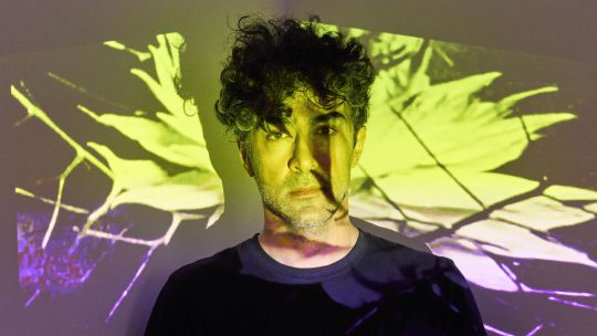 Pooya Abbasian: el artista que explora el espacio entre las cosas