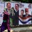 Fotogaleria Un hombre disfrazado del Joker pasa frente a un muro con imágenes del presidente de Estados Unidos, Donald Trump, y del senador derechista y candidato presidencial Flavio Bolsonaro