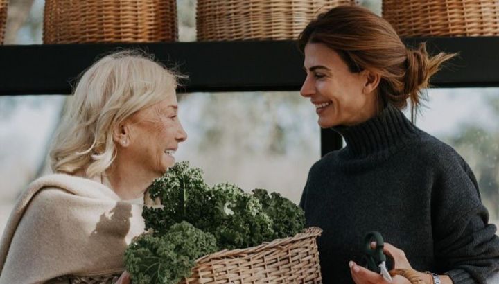El orgullo de Juliana Awada por su mamá, Pomi Baker: "90 años y seguís trabajando"