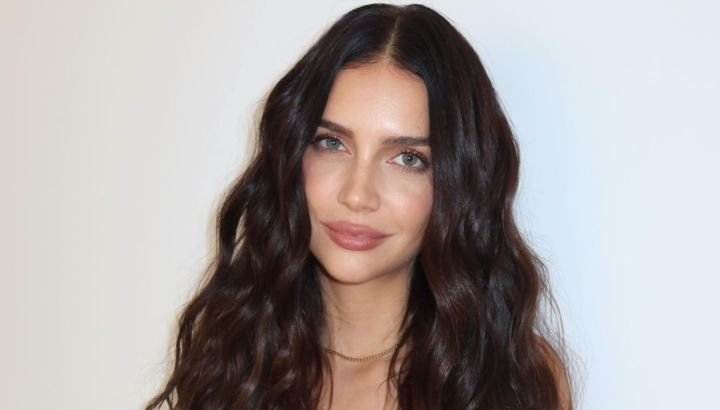 Zaira Nara anticipó el verano con un look mediterráneo y rayas marineras: “Mis días en el este”