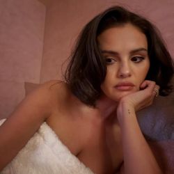 Corte para cara redonda Selena Gomez
