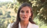 El elegante look rosa empolvado de Letizia Ortiz en su llegada a Finlandia