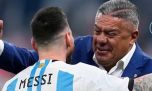  Lavado de imagen: "Chiqui" Tapia se abrazó a Messi antes de la despedida del capitán