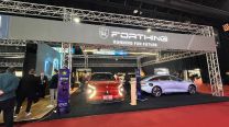 Forthing sorprendió en Expo Auto Chino: el sedán de 209 CV y la lujosa van de 7 pasajeros que llegan a Argentina
