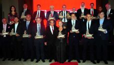 Premios Fortuna 2026 Arriba desde la izquierda: Sara Critto, Carlos Granzotto, Cristian Navarro, Adelmo Gabbi, Oscar Sardi, Alberto Grimoldi, Eduardo Elzstain, Ricardo Markous, Máximo Bomchill. Abajo: Martin Cabrales, Matías Cherñajovsky, Luis Galli, Gust