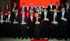 Premios Fortuna 2026 Arriba desde la izquierda: Sara Critto, Carlos Granzotto, Cristian Navarro, Adelmo Gabbi, Oscar Sardi, Alberto Grimoldi, Eduardo Elzstain, Ricardo Markous, Máximo Bomchill. Abajo: Martin Cabrales, Matías Cherñajovsky, Luis Galli, Gust