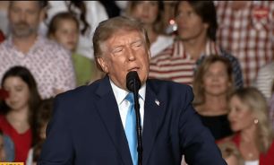 Trump propone que Irán arrase una ciudad