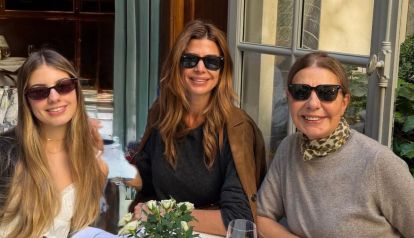 Juliana Awada disfruta de París en familia: las fotos junto a su hermana Zoraida y su hija Antonia