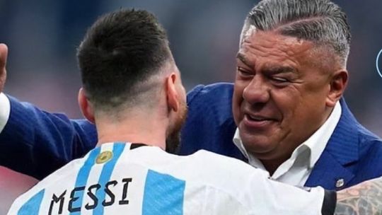 Lavado de imagen: "Chiqui" Tapia se abrazó a Messi antes de la despedida del capitán