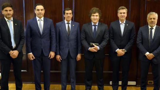 Milei y los radicales: votos contra las PASO a cambio de no competir