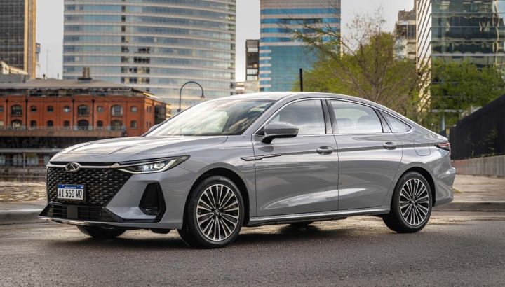 Chery Arrizo 8 CSH Luxury: el nuevo sedán híbrido enchufable que llega a la Argentina con 278 CV