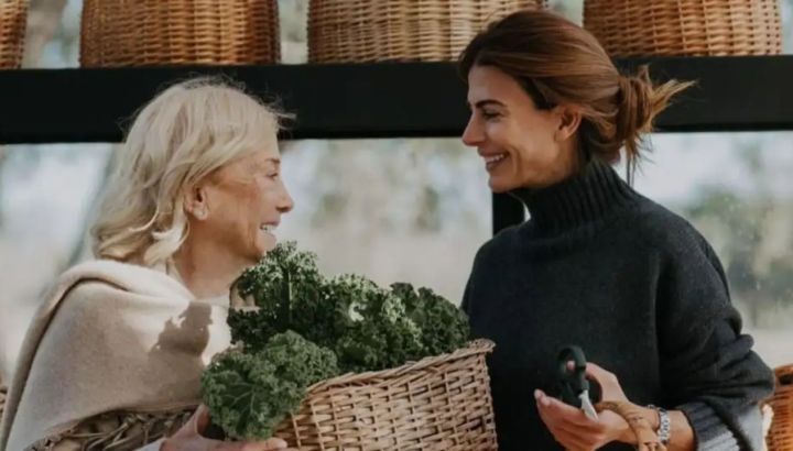 El conmovedor mensaje de Juliana Awada a su mamá, Pomi Baker, de 90 años: “Qué ejemplo sos”