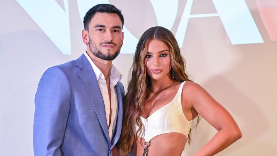 Noa Kirel y Agustín Bernasconi