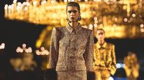Mica Argañaráz en el París Fashion Week