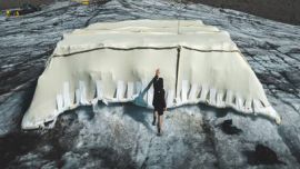 Cuatro estudiantes suizos cubrieron una parte del glaciar 3000 con lana de oveja para evaluar si puede frenar el deshielo.