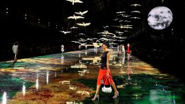Modelos presentan creaciones del desfile de la colección femenina Primavera/Verano 2027 de Chanel, en el marco de la Semana de la Moda de París.