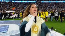 El poncho que usó Soledad Pastorutti en la despedida de Lionel Messi: su historia y qué futbolista se lo quedó