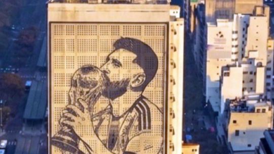 Subir a Messi: qué dice el proyecto de ley para bajar a Evita de la 9 de Julio